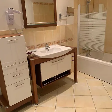 Hotellerie Nouvelle De Villemartin Hotel *